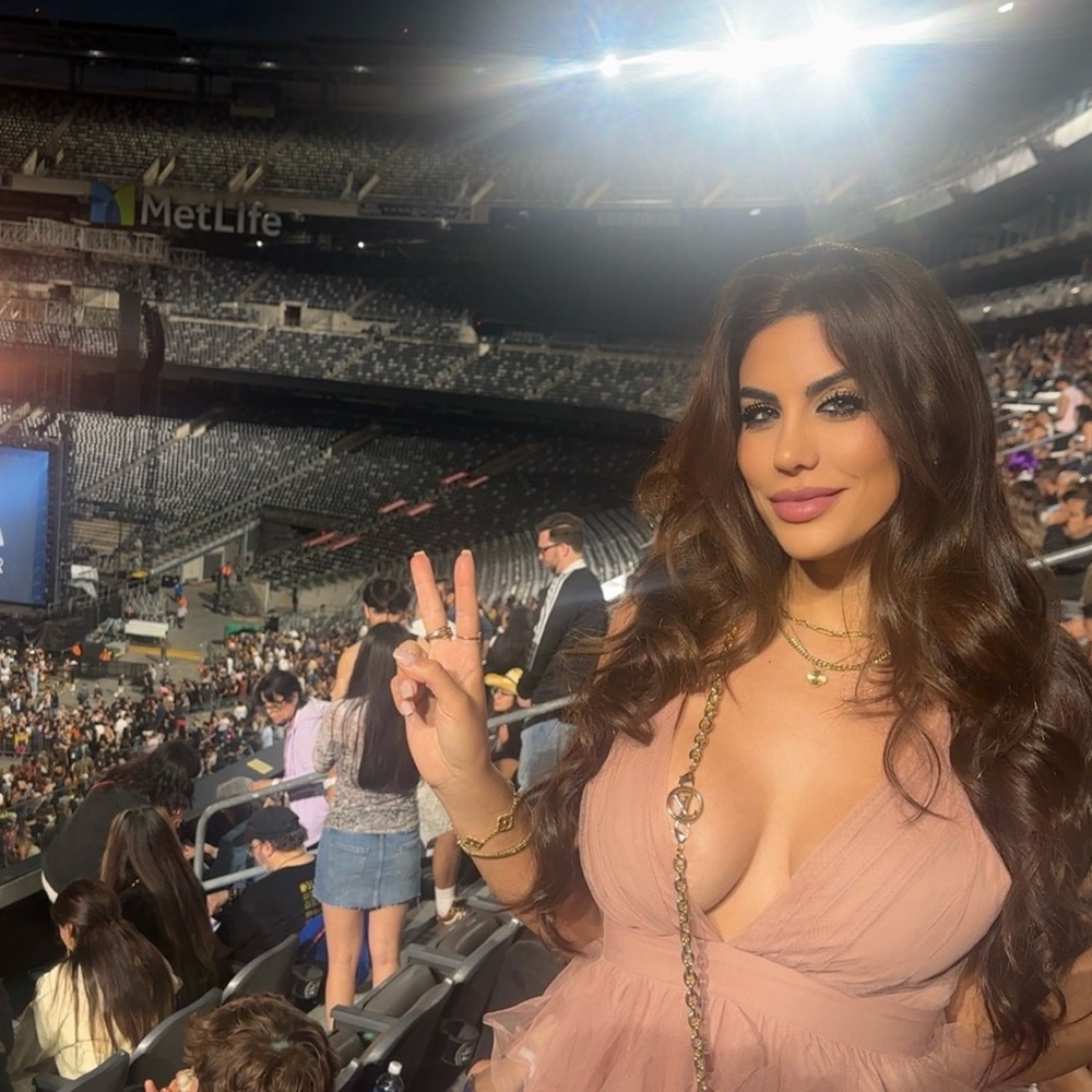 Meet your Posher, Zahra